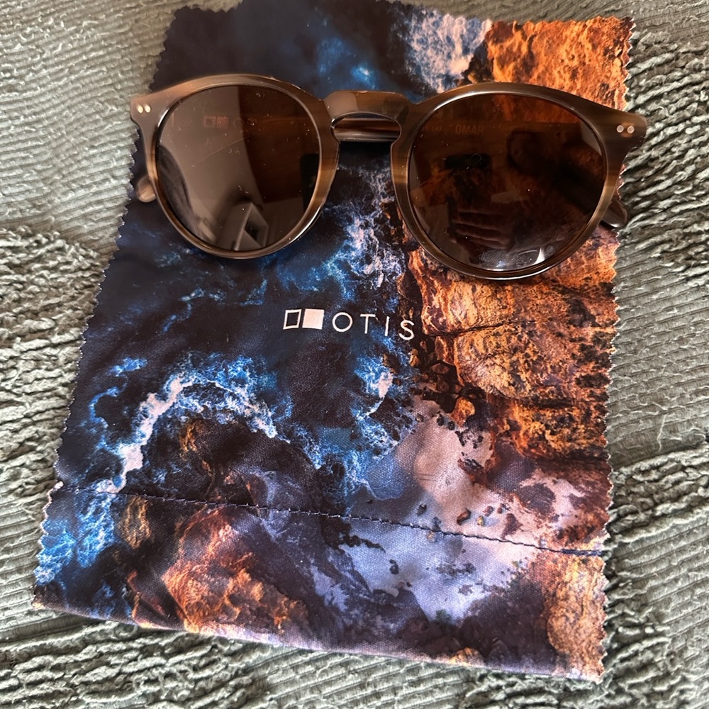Otis Women’s Tortoiseshell Sunglasses